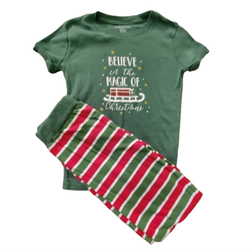 Sleepy heads Believe in the Magic of Christmas Green Red Pajama Set 10